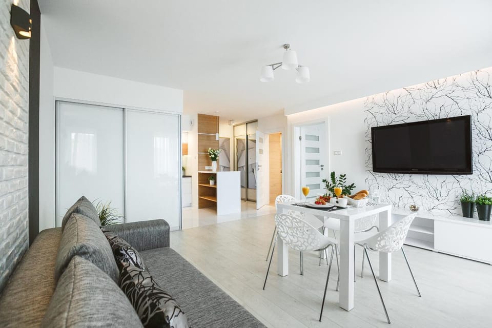 Property building, TV and multimedia, Living room, Seating area, Dining area