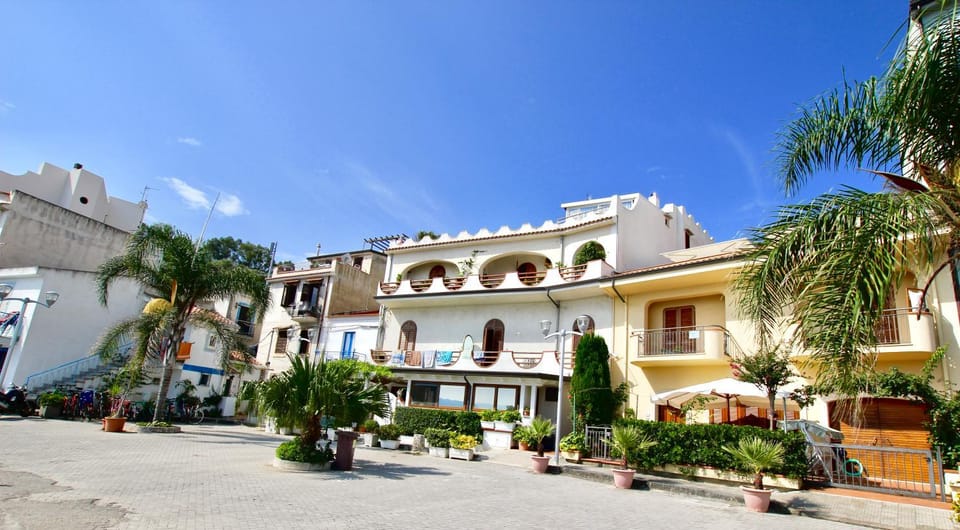 Property building, Facade/entrance, On site