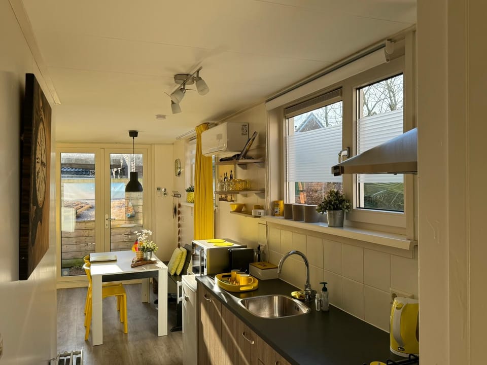 Kitchen or kitchenette, Dining area, kitchen