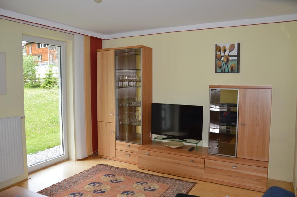 Photo of the whole room, Decorative detail