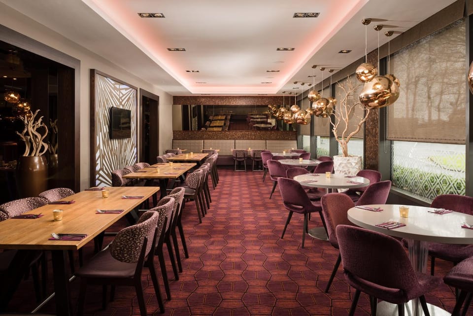 Restaurant/places to eat, Restaurant/places to eat, Lounge or bar