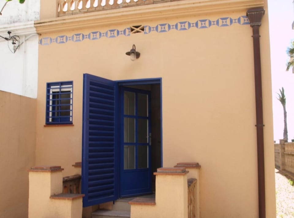 Salou 1 · House -garden in front of the beach - Ferrari Land Apartment in Salou