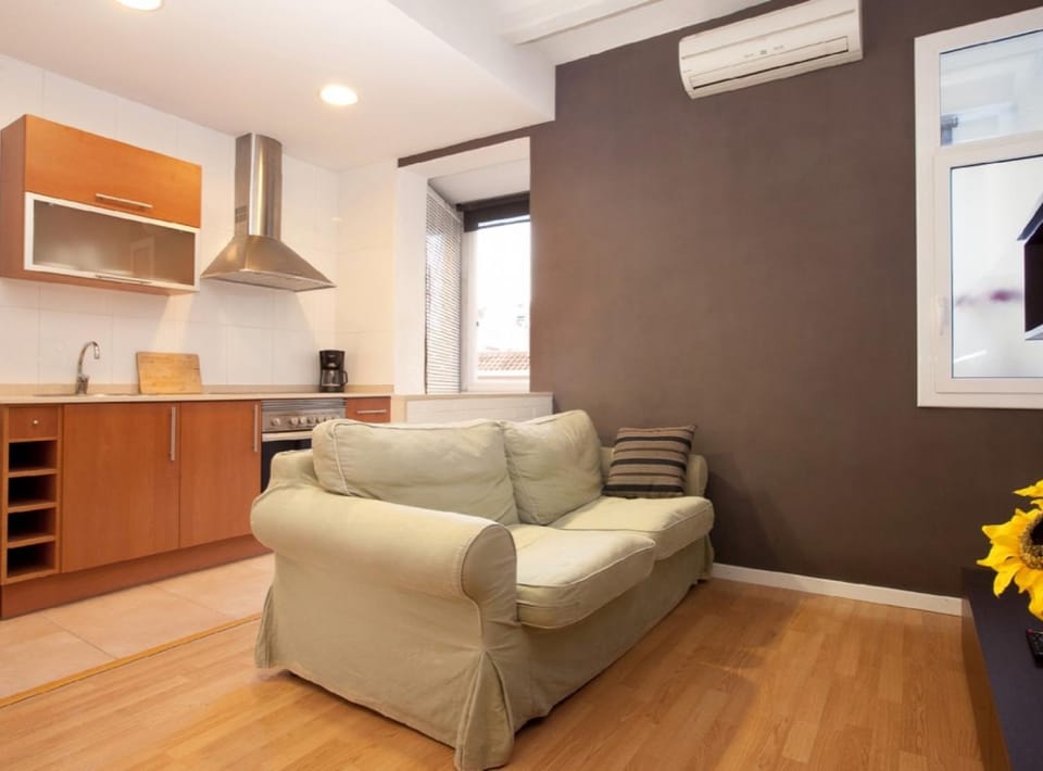 Authentic flat2 in Poble sec - Paralelo Apartment in Barcelona