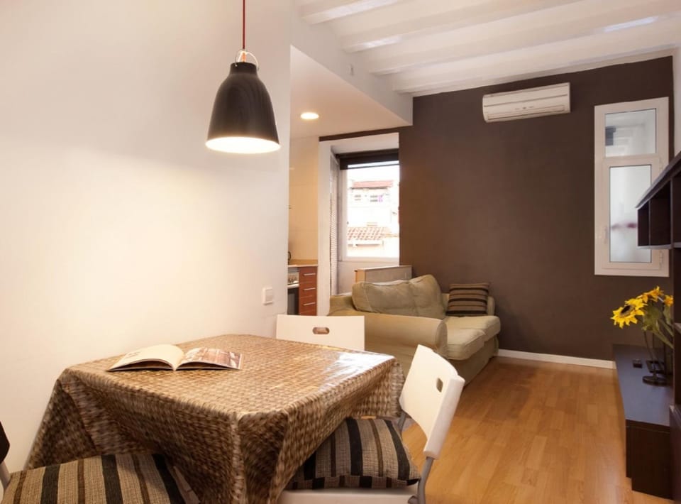 Authentic flat2 in Poble sec - Paralelo Apartment in Barcelona