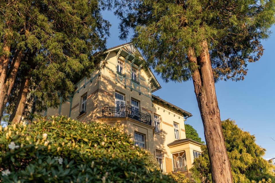 Property building, Neighbourhood