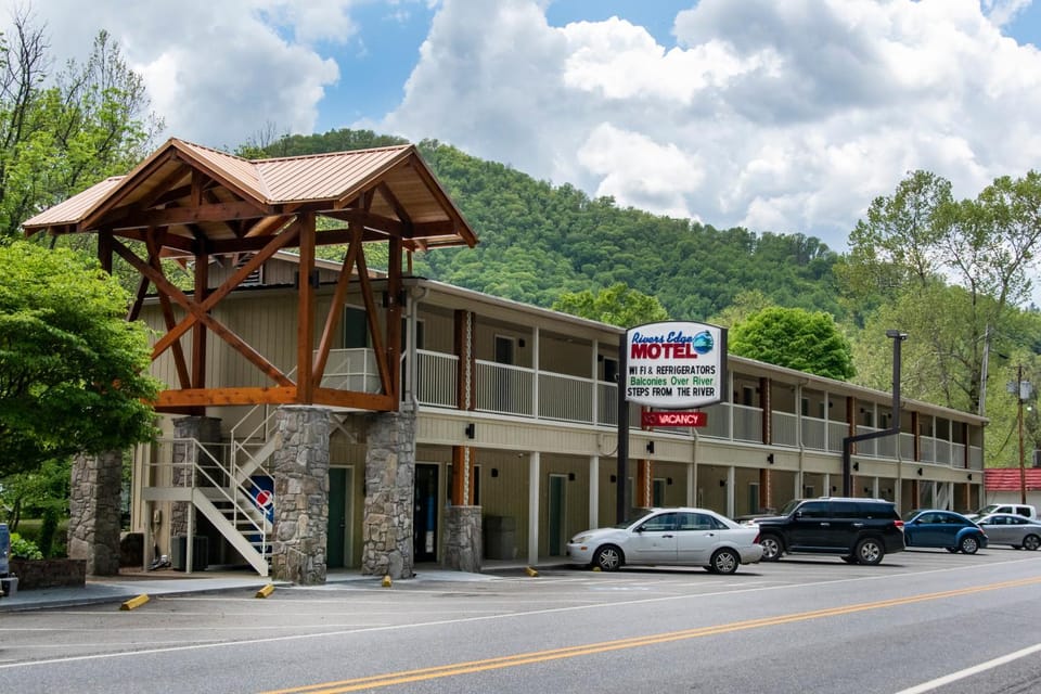Facade/entrance, Mountain view
