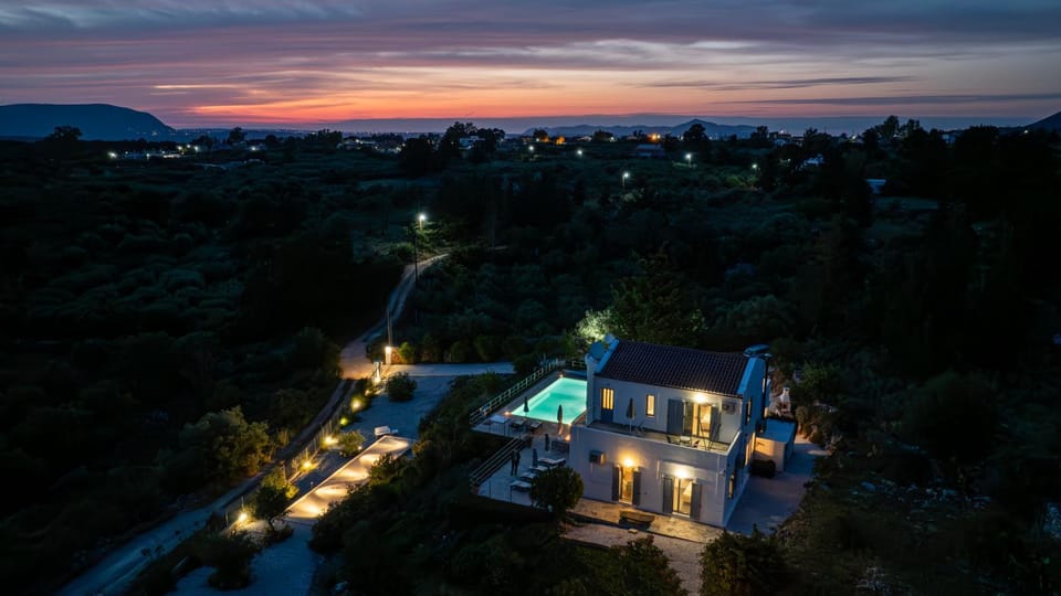 Night, Bird's eye view, View (from property/room), Garden view, Pool view, Sea view, Entertainment, Sunset, Inner courtyard view