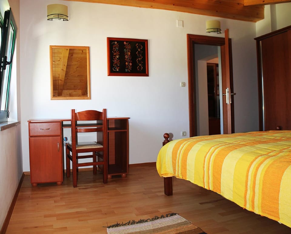 Bed, Decorative detail, Bedroom