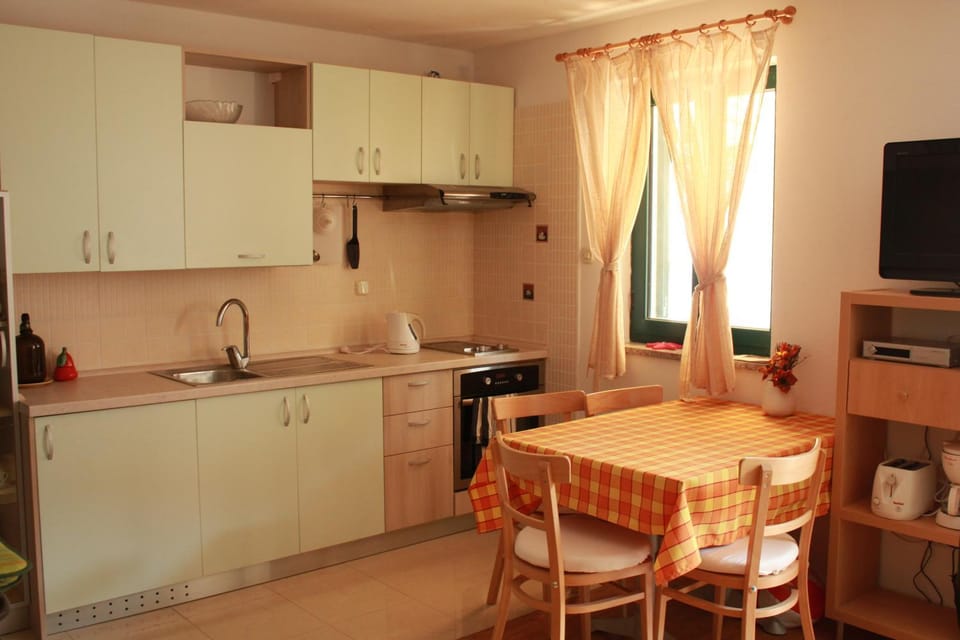 TV and multimedia, Kitchen or kitchenette, Dining area
