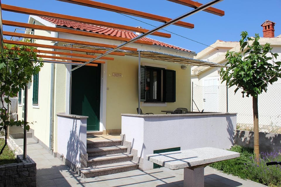 Facade/entrance, Garden, Balcony/Terrace, Seating area