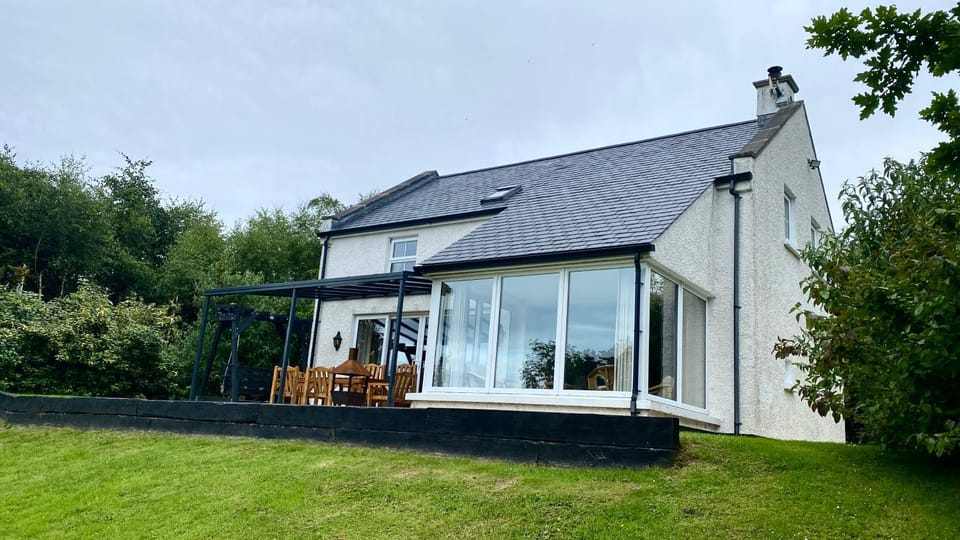 Property building, Patio, Day, Summer, Garden
