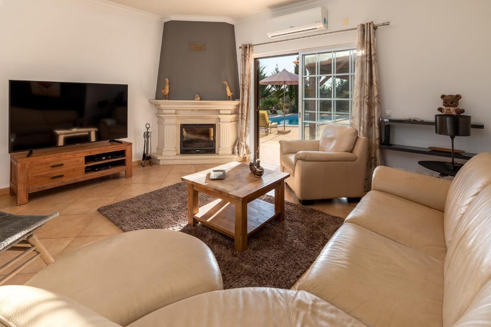 Communal lounge/ TV room, TV and multimedia, Living room, Seating area
