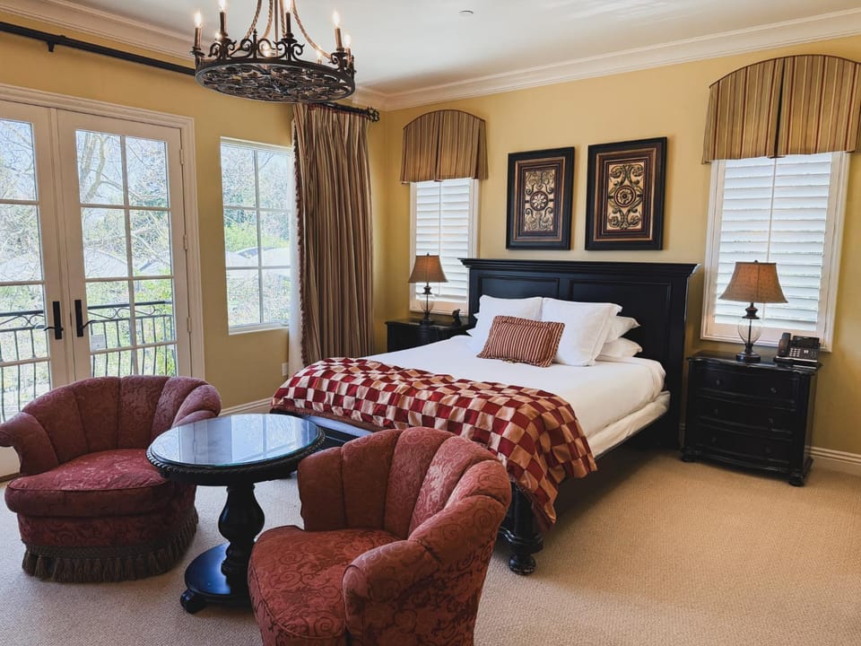 Villa Arden Hills Bed and Breakfast in Arden-Arcade