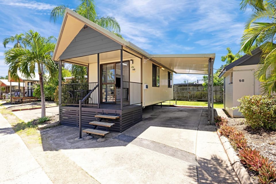 Townsville Lakes Holiday Park Campground/ 
RV Resort in Queensland