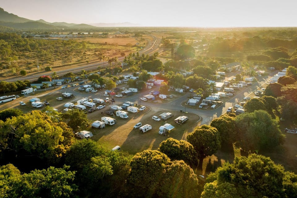 Natural landscape, Bird's eye view, Location, Parking