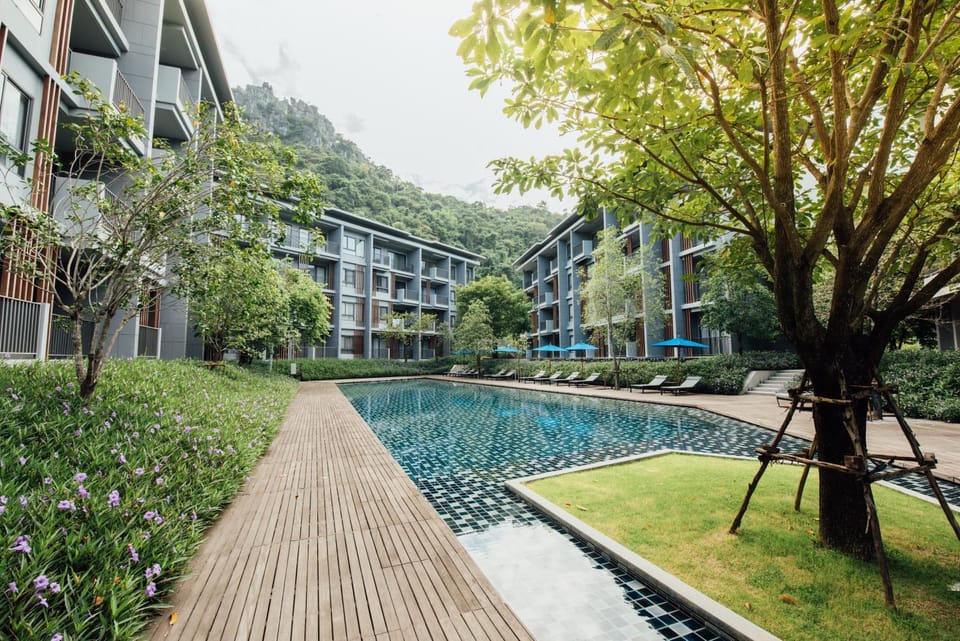 Property building, Day, Swimming pool