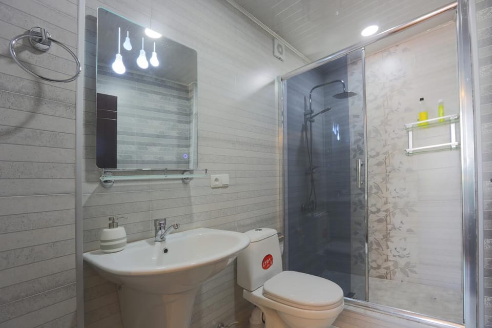 Shower, Toilet, Bathroom