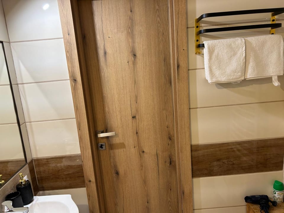 Shower, Bathroom, towels
