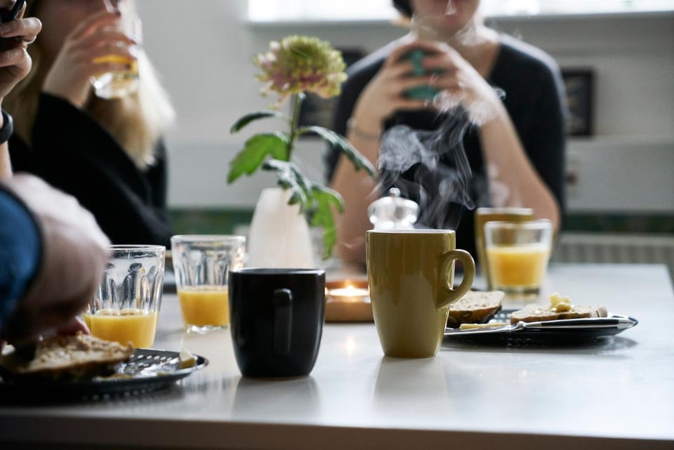 Coffee/tea facilities, Food and drinks, Guests, Breakfast, group of guests