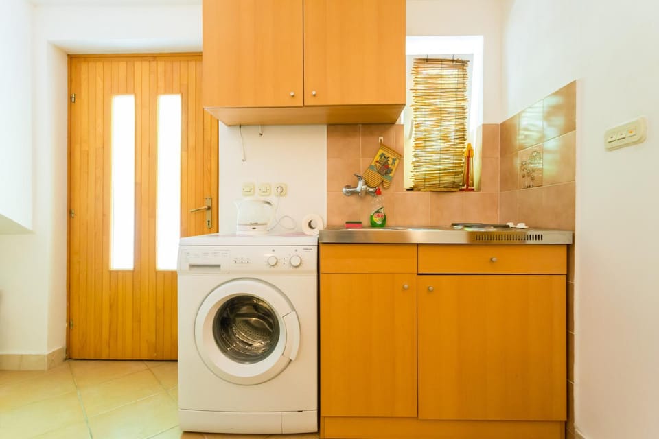 Kitchen or kitchenette, washing machine