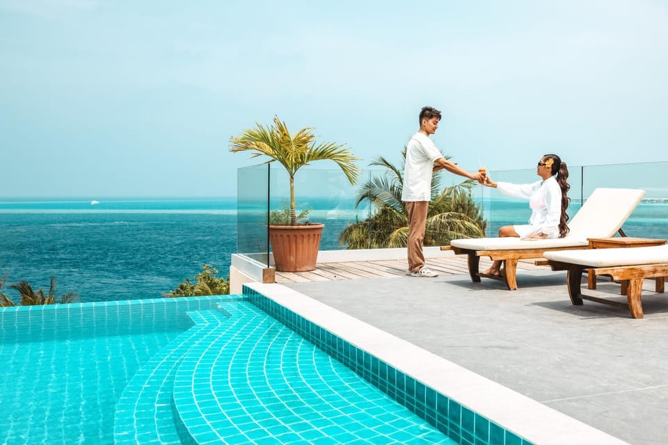 Day, Natural landscape, Guests, Pool view, Sea view, Swimming pool, Drinks, Non alcoholic drinks, group of guests, sunbed