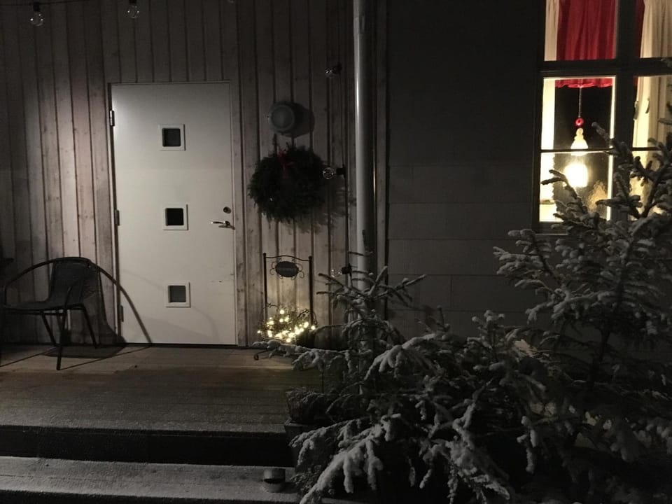 Property building, Facade/entrance, Winter