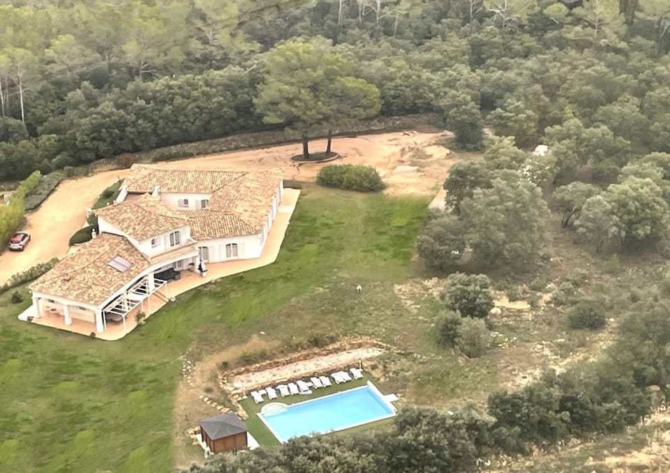 Property building, Bird's eye view, Swimming pool