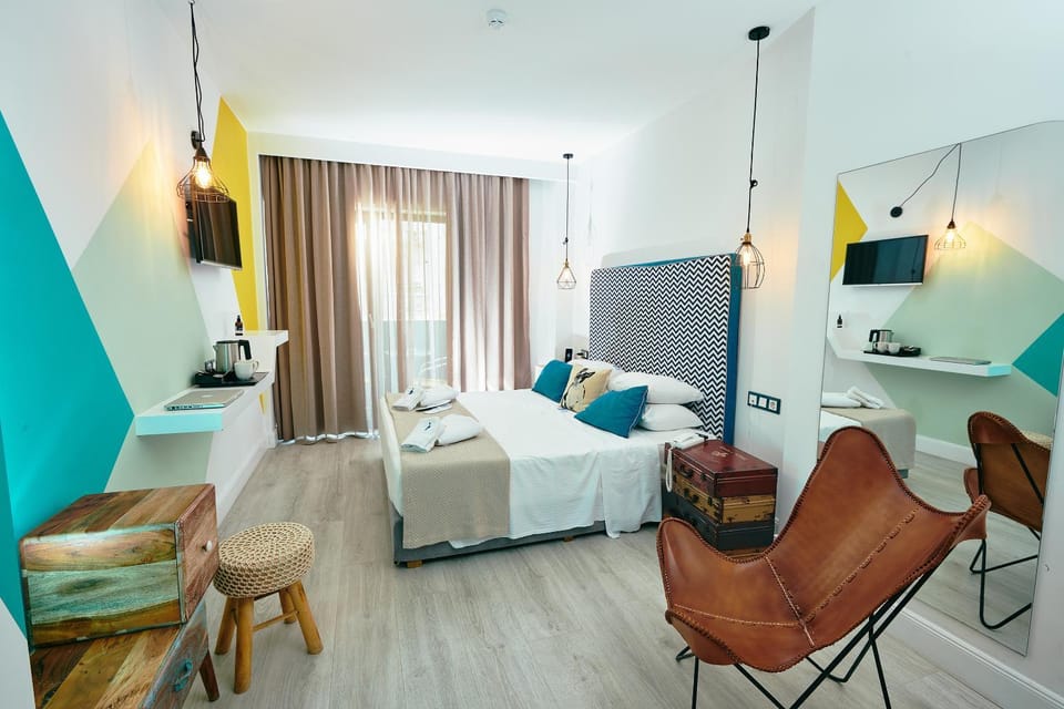 Spring, Bed, Neighbourhood, Winter, Summer, TV and multimedia, Photo of the whole room, Decorative detail, Seating area, Bedroom, Autumn, Quiet street view, furniture, internet, internet, internet, pet friendly, pet friendly, towels