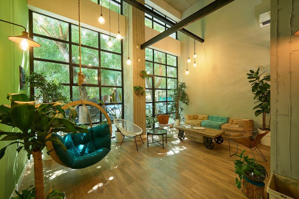 Property building, Communal lounge/ TV room, Garden, Coffee/tea facilities, Living room, Seating area, Breakfast, Drinks, Parking, concierge, internet, pet friendly, laundry