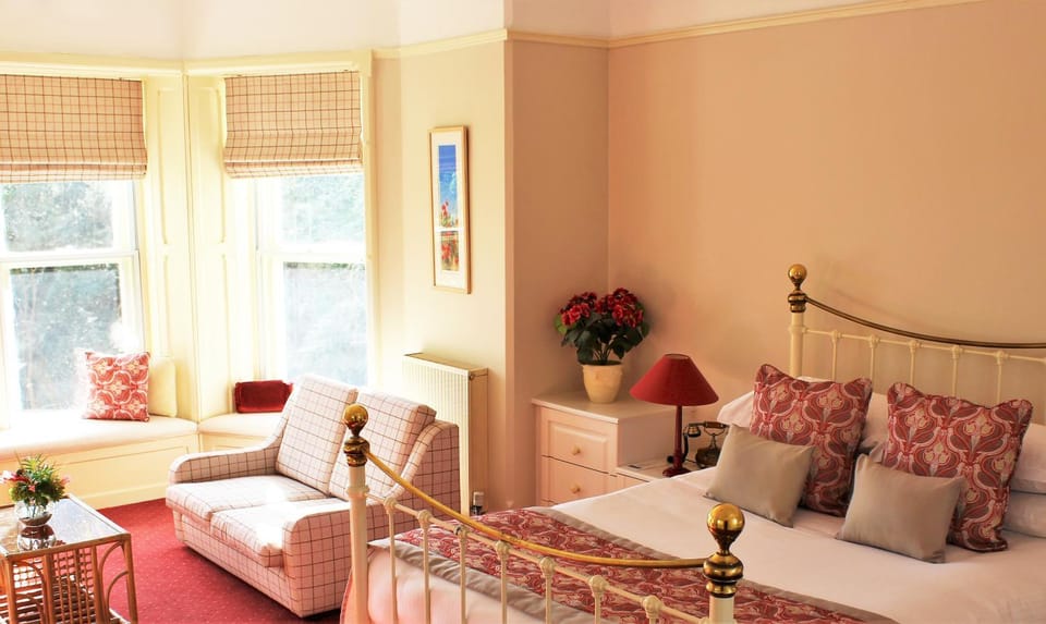 Photo of the whole room, Seating area, Bedroom