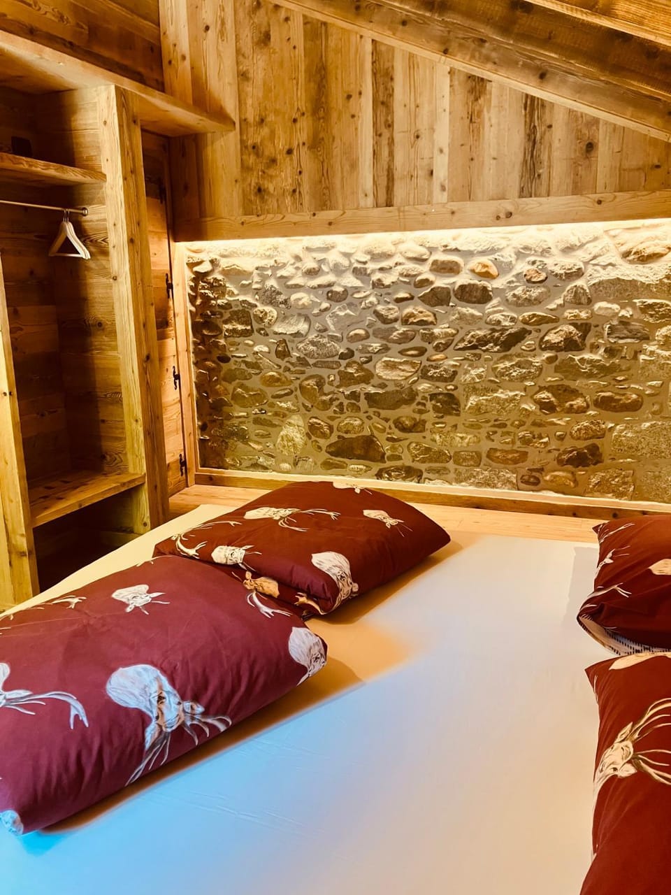 Bed, Photo of the whole room