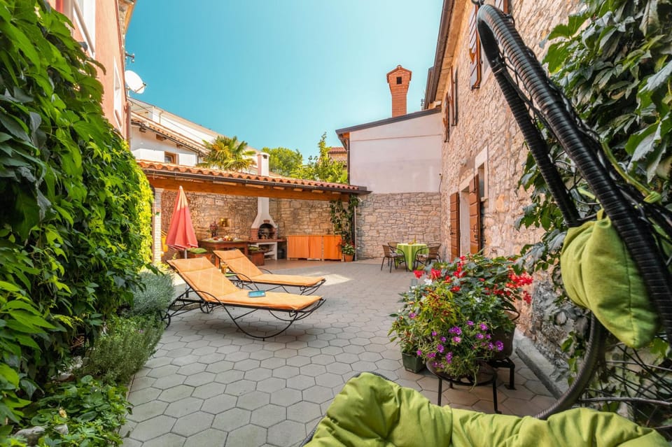 Patio, BBQ facilities, Garden, Balcony/Terrace