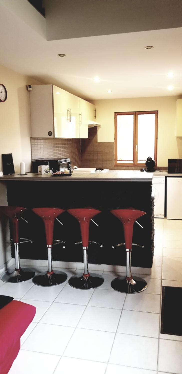 Kitchen or kitchenette, Garden view