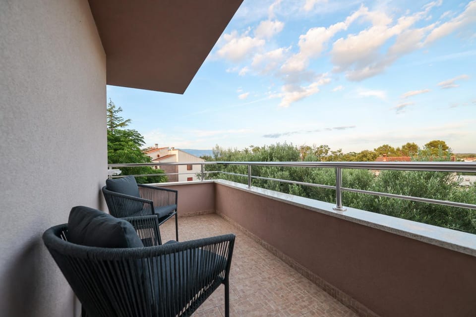 View (from property/room), Balcony/Terrace, Seating area