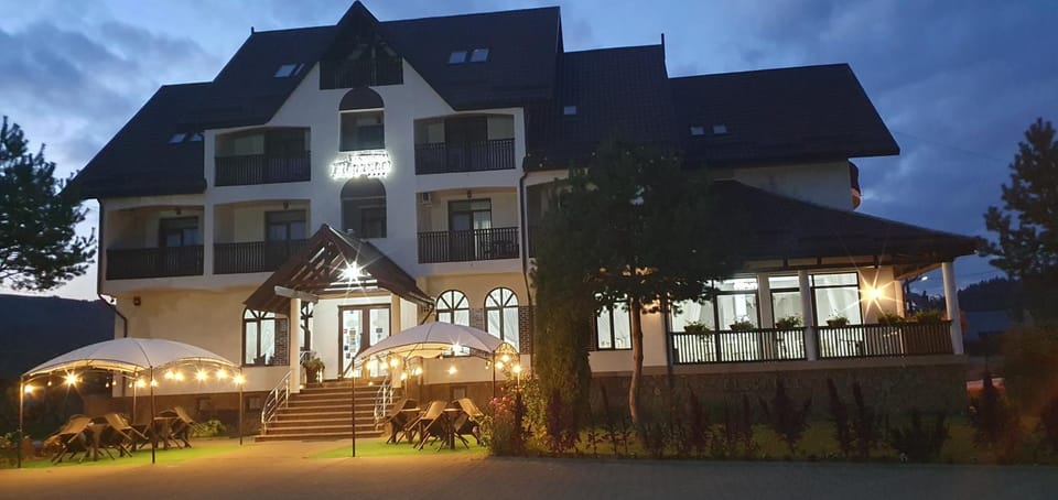 Property building, Facade/entrance, Night