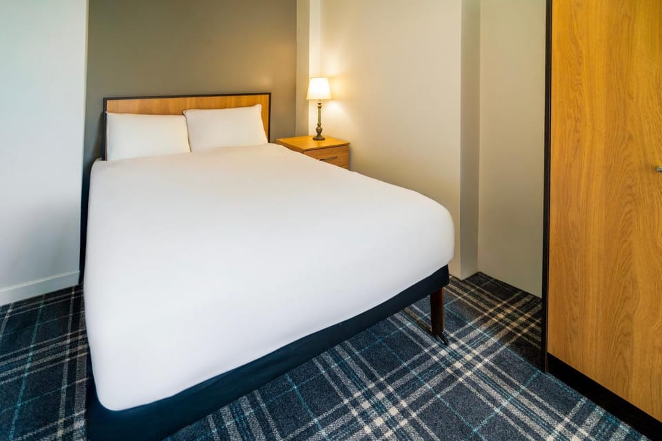 Bed, Bedroom, wardrobe