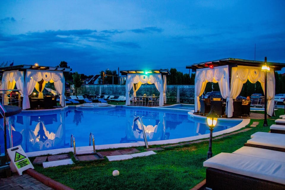 Swimming pool, Swimming pool