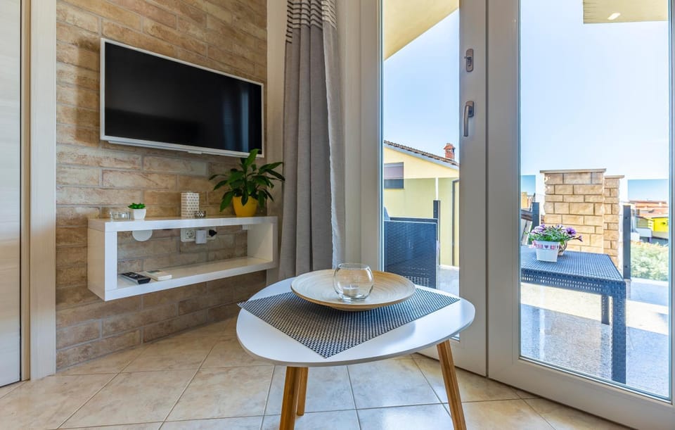 TV and multimedia, Seating area