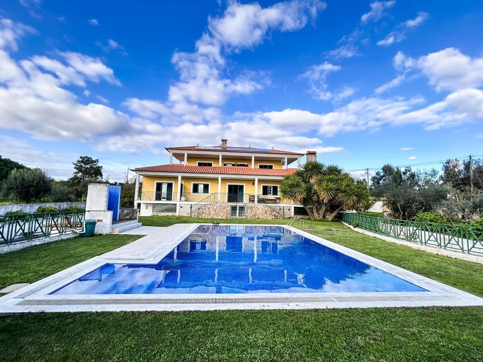 Property building, Day, Garden view, Swimming pool