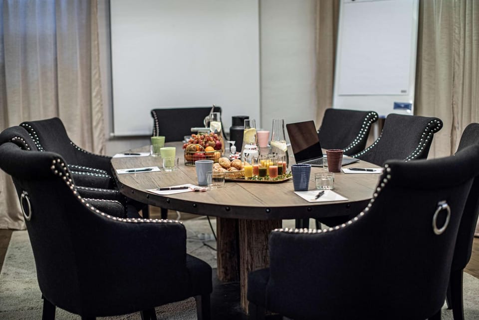 Meeting/conference room