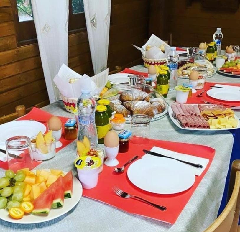 Food and drinks, Food, Breakfast, Continental breakfast