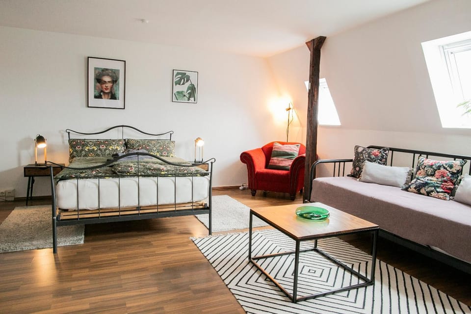 Photo of the whole room, Seating area, Bedroom