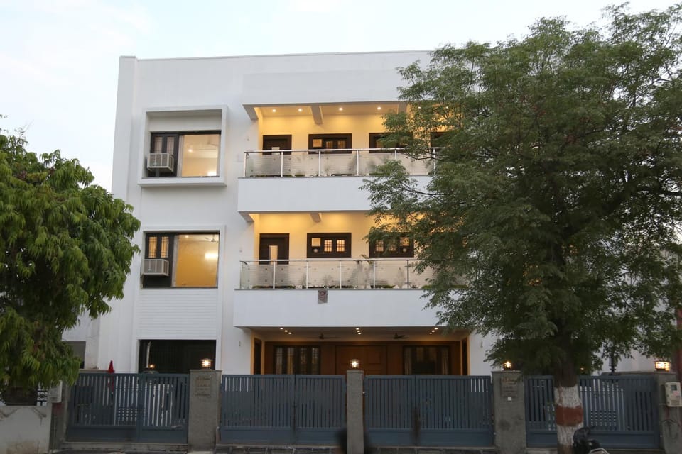 Facade/entrance, Bird's eye view