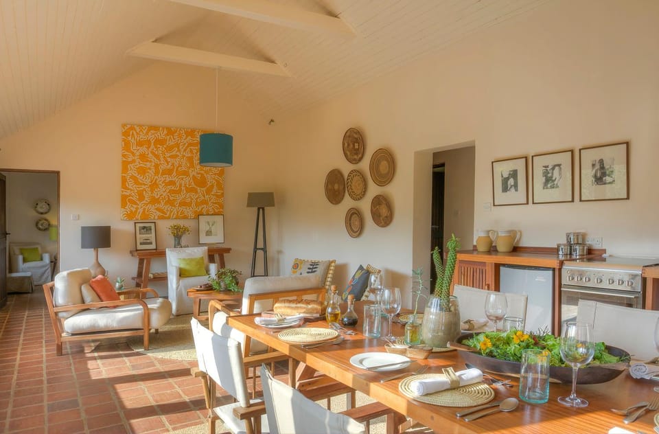 Living room, Food and drinks, Seating area, Dining area
