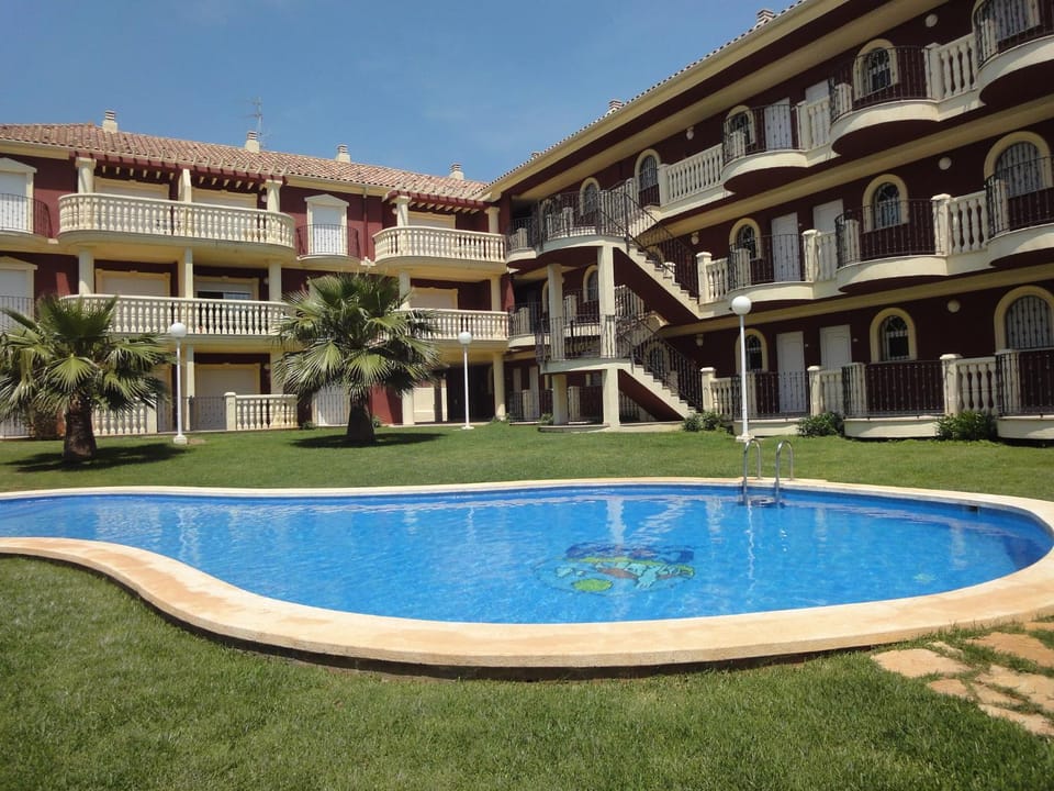 Property building, Facade/entrance, Garden, Swimming pool, Swimming pool