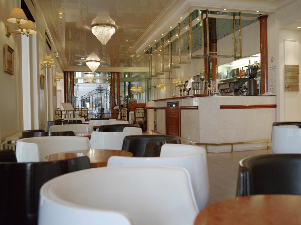 Lounge or bar