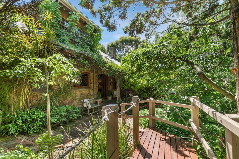 Facade/entrance, Natural landscape, Garden