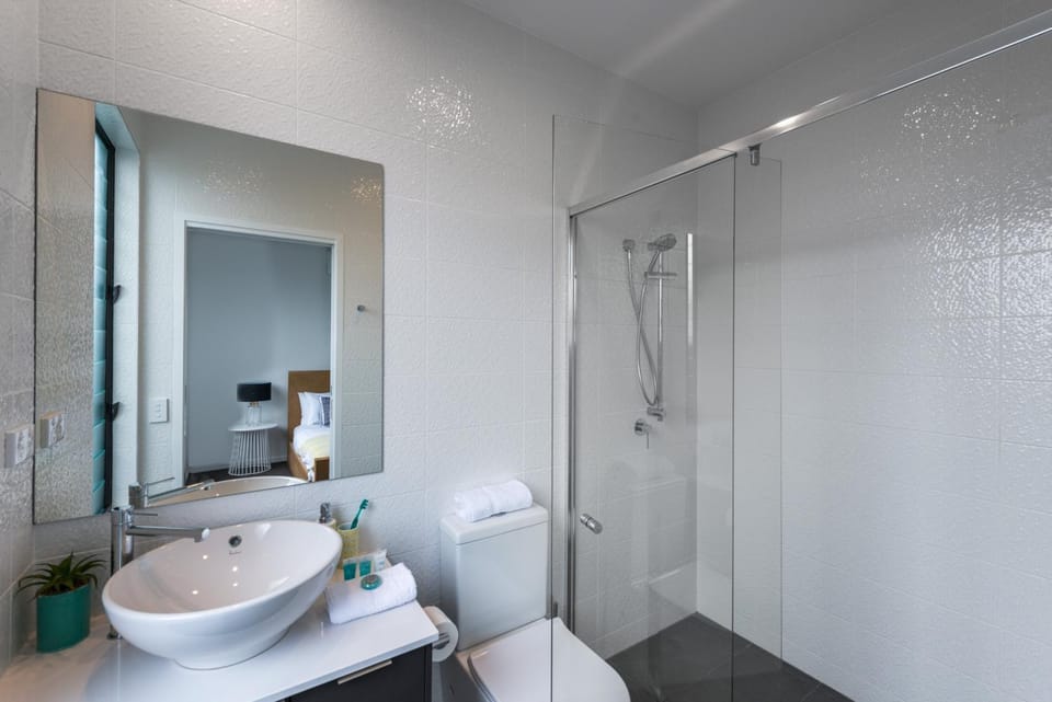 Oxford Steps - Executive 2BR Bulimba Apartment Across from the Park on Oxford St Apartment in Bulimba
