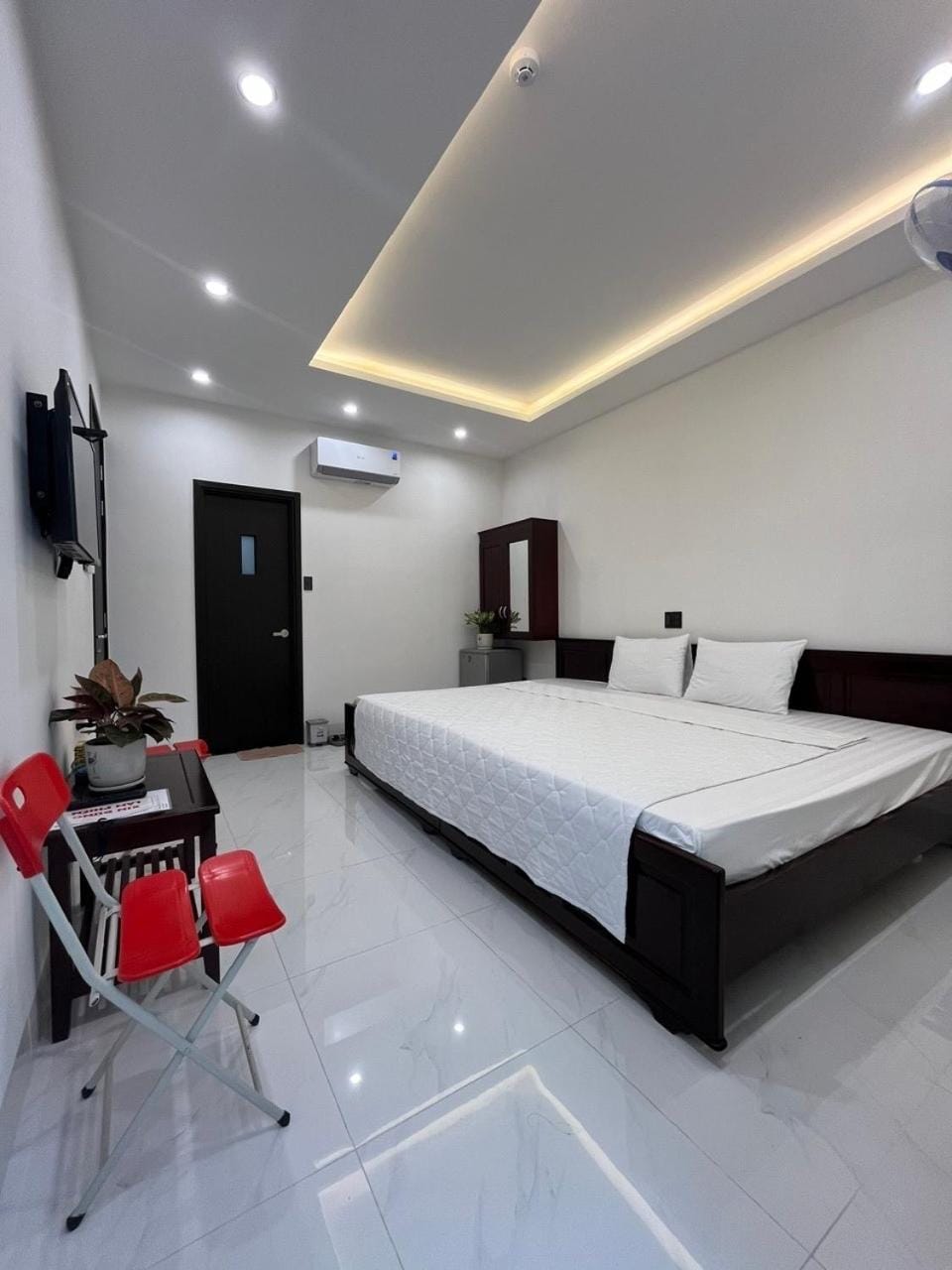 Bed, TV and multimedia, Photo of the whole room, Bedroom, air conditioner