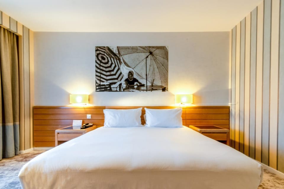 Bed, Photo of the whole room, Decorative detail, Bedroom